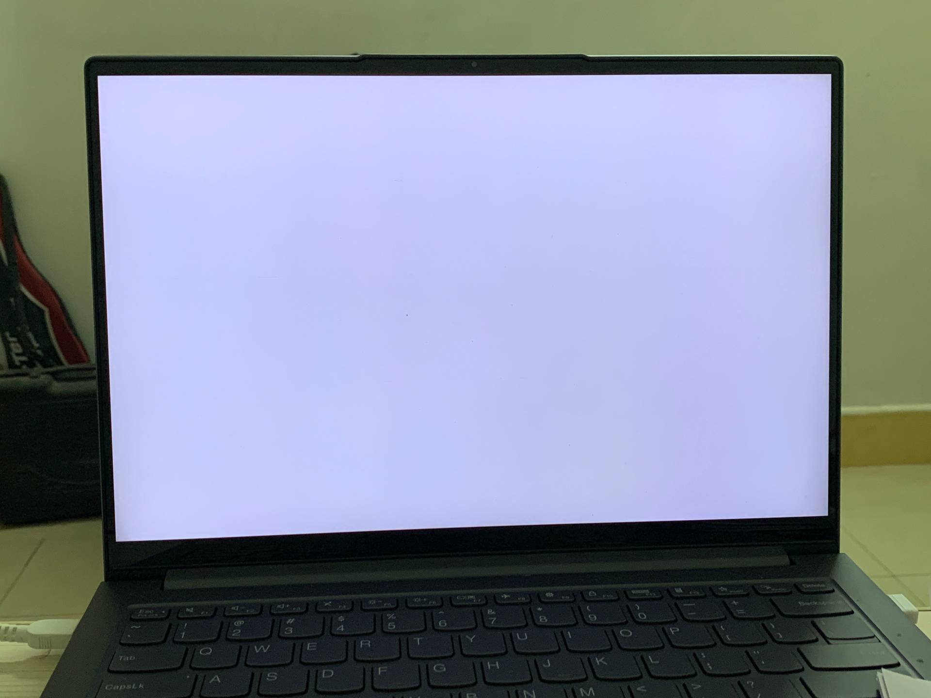 LCD 흰색 화면 딜레마? CNK의 3단계 문제해결 방법으로 효율적인 해결이 가능합니다!